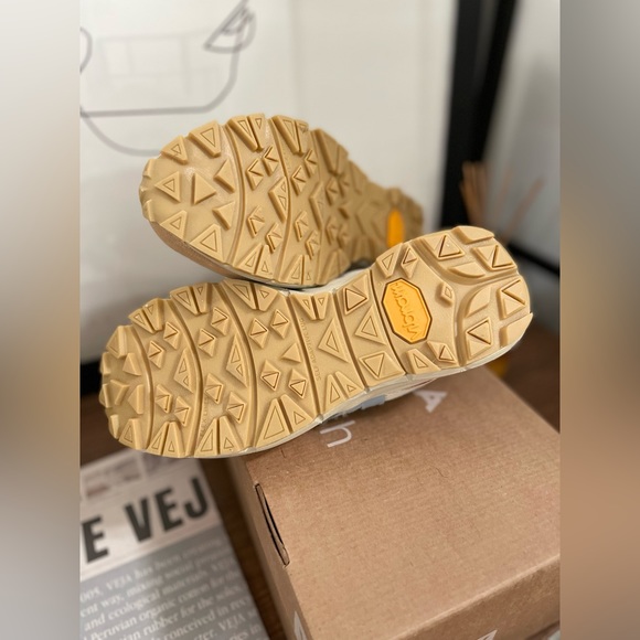 NIB Veja x ba&sh Size 38 (US 7) - Picture 3 of 8